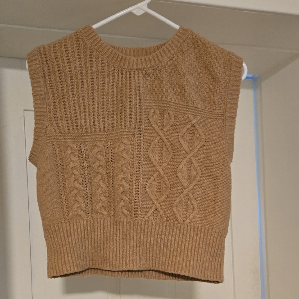 Pink Rose Cable Knit Sleeveless Crewneck Sweater Vest in Camel